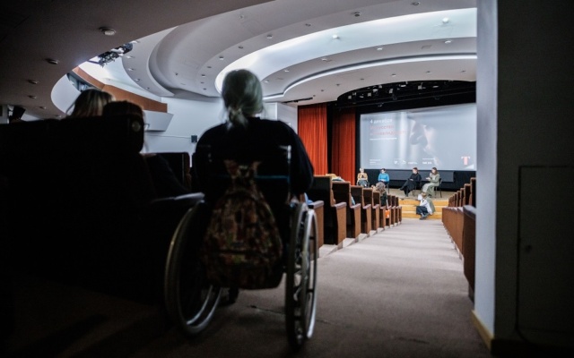 Заставка для - Эхо кинофестиваля «Кино без барьеров» в Третьяковской галерее