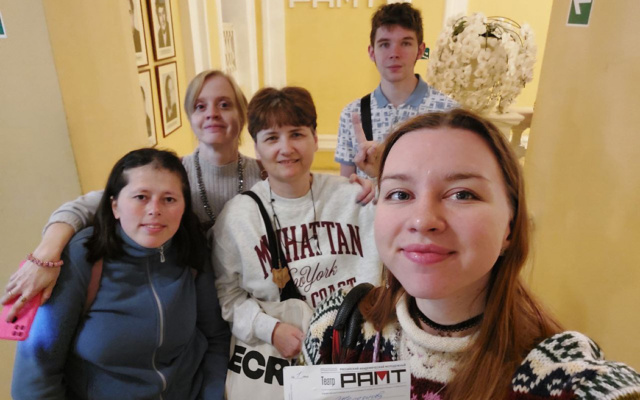 Заставка для - Как «Лучшие друзья» в театр ходят