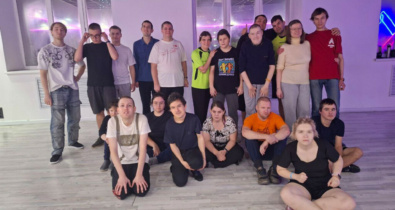 Заставка для - Как мы падали из асаны «обезьяна» и обретали гармонию